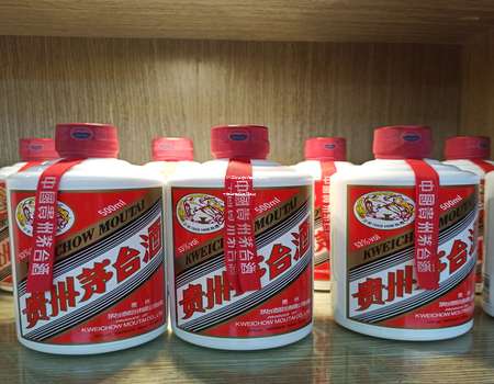 2025年做茅台代理的群体分析，了解他们的背景和特点